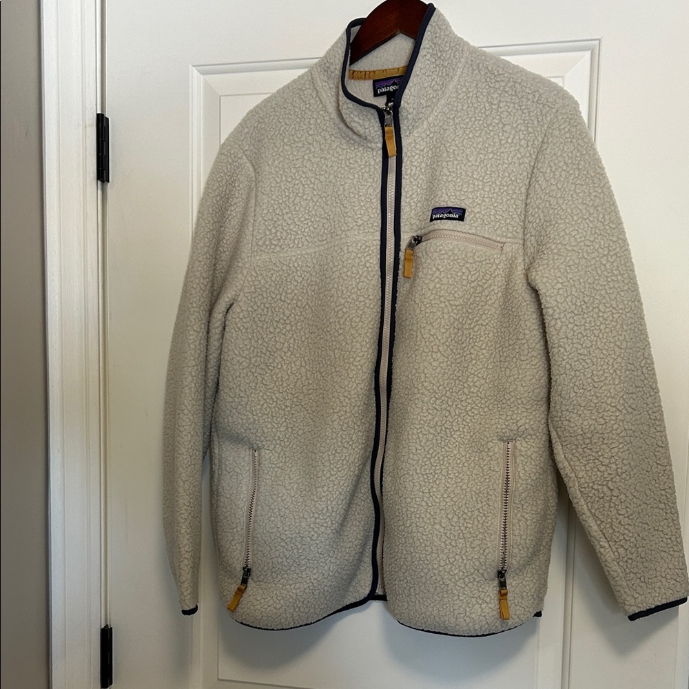Patagonia Off-White Fleece Jacket with Navy Accents